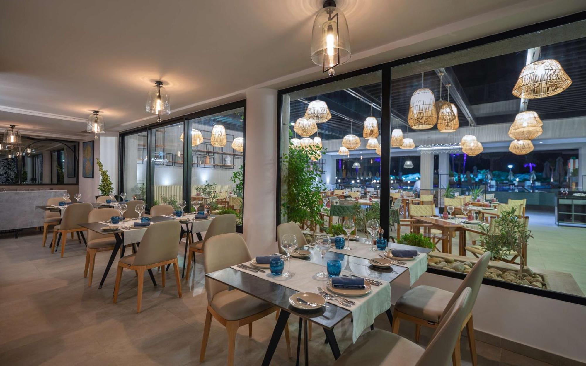 Hilton Skanes Monastir Beach Resort Exterior foto The restaurant