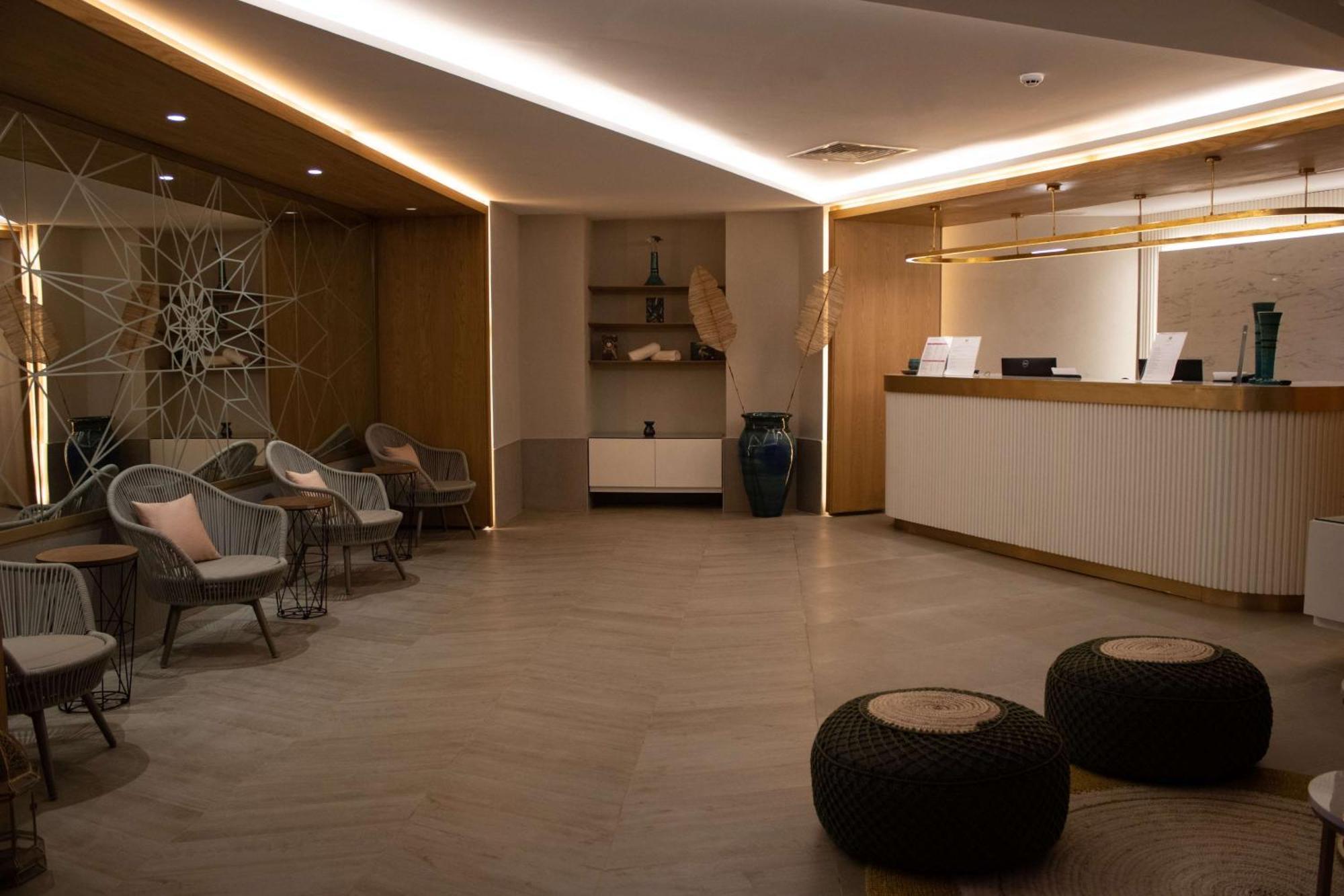 Hilton Skanes Monastir Beach Resort Exterior foto The lobby of the hotel