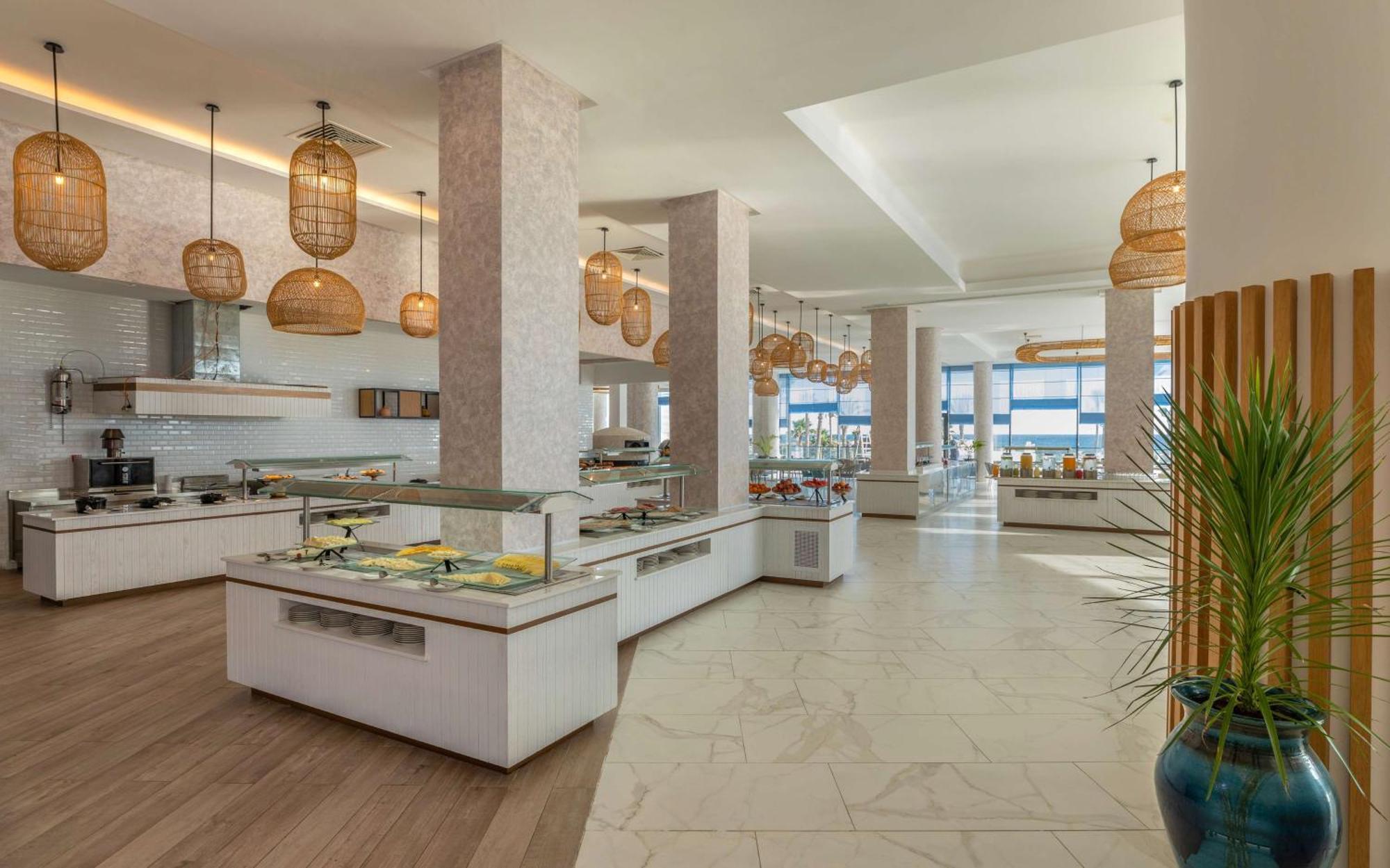 Hilton Skanes Monastir Beach Resort Exterior foto The buffet at the hotel