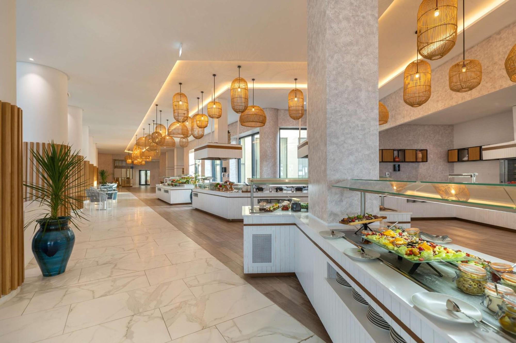 Hilton Skanes Monastir Beach Resort Exterior foto The buffet at the hotel