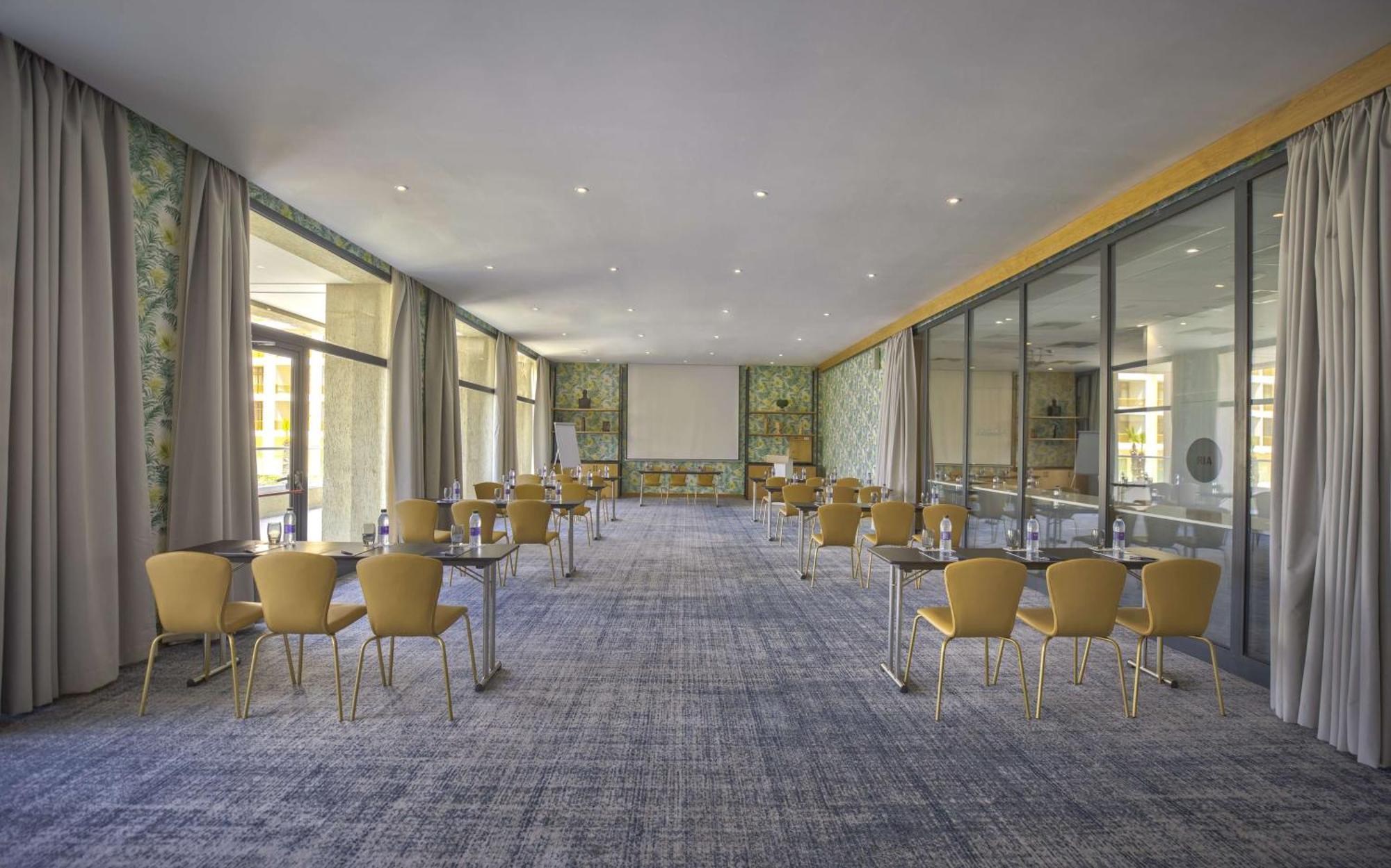 Hilton Skanes Monastir Beach Resort Exterior foto The interior of the hotel