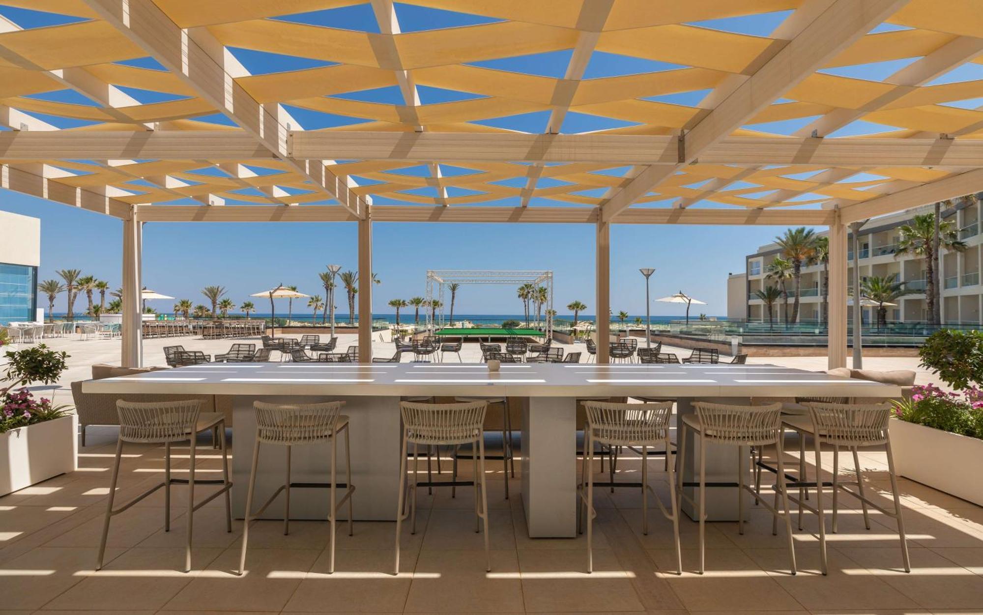 Hilton Skanes Monastir Beach Resort Exterior foto The beach at the hotel