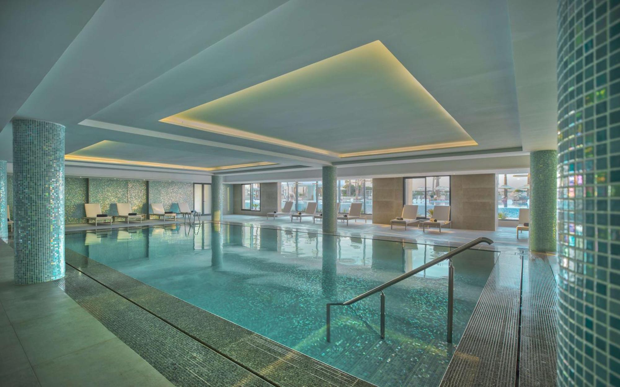 Hilton Skanes Monastir Beach Resort Exterior foto The pool at the spa