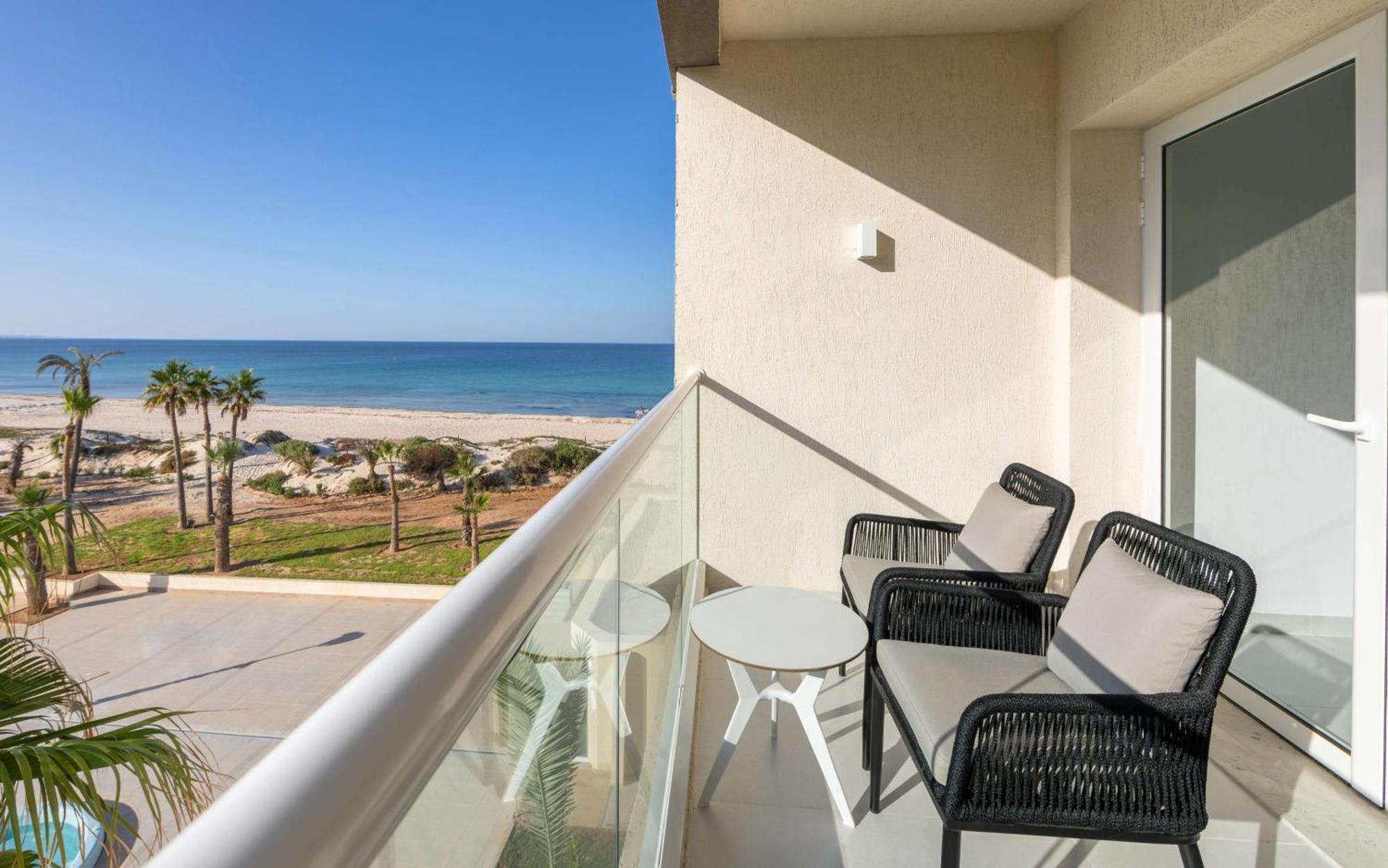 Hilton Skanes Monastir Beach Resort Exterior foto Balcony at the Hilton San Diego Bayfront