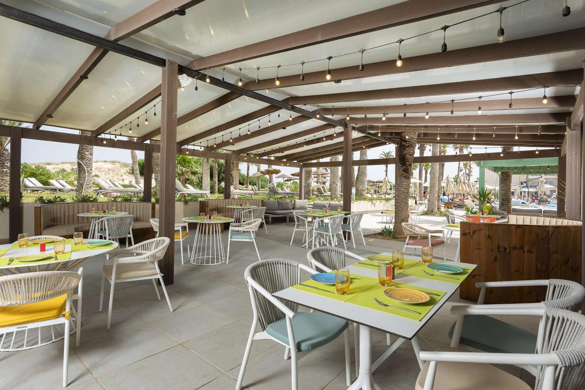 Hilton Skanes Monastir Beach Resort Exterior foto The Beach Club