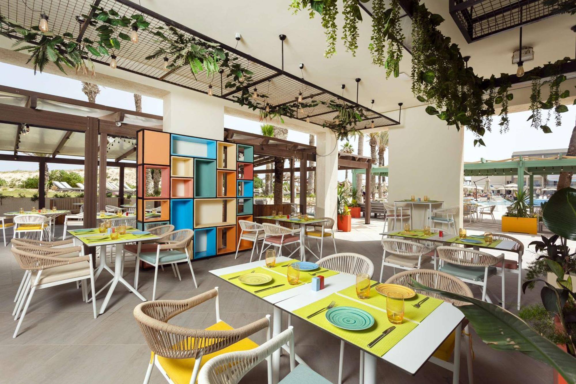 Hilton Skanes Monastir Beach Resort Exterior foto The restaurant